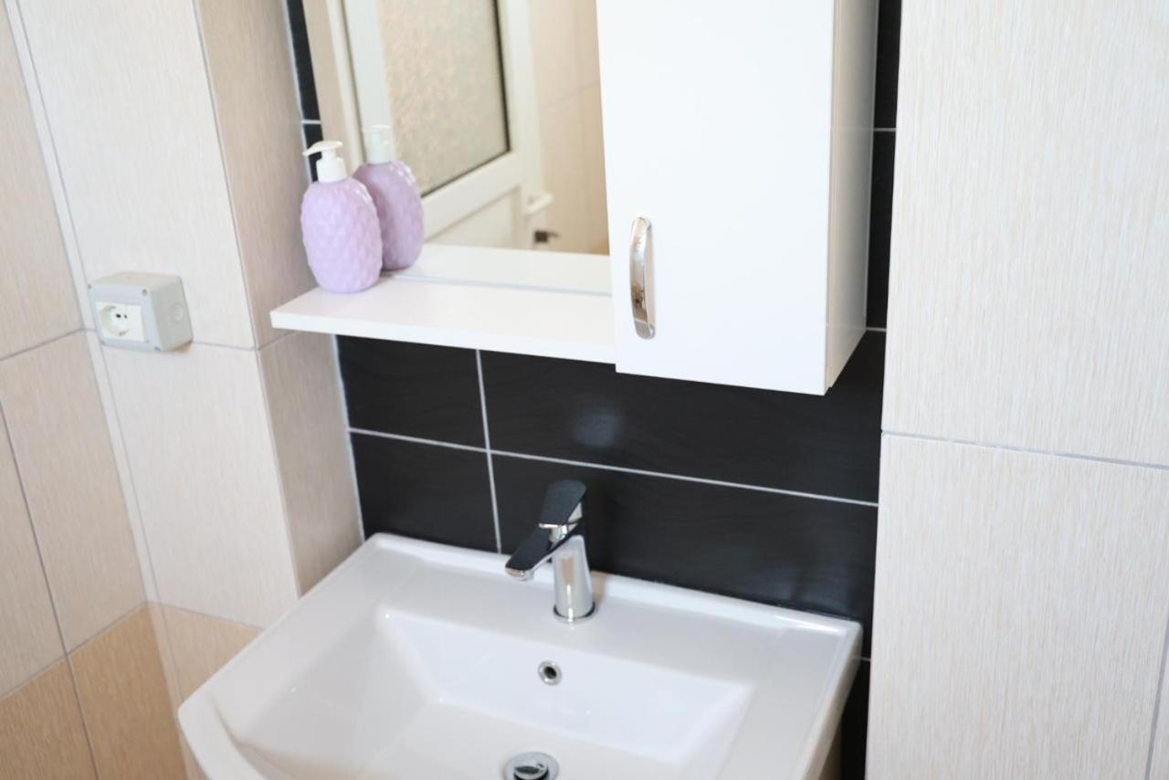 Apartments Villa Luti Stjar Kültér fotó